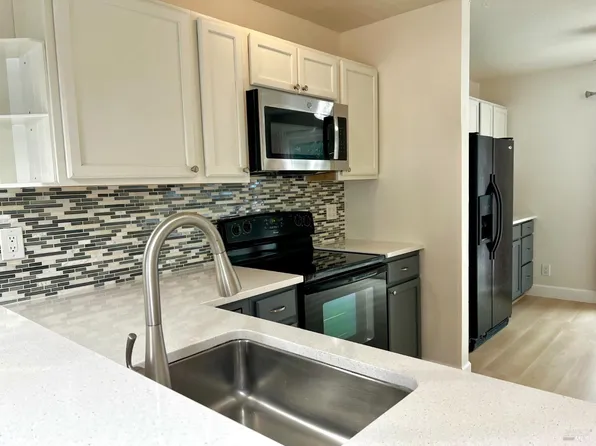 490 Edgewood Dr APT 23, Vacaville, CA 95688