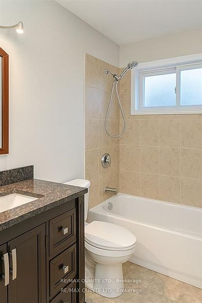 Greater Napanee Apartment for rent - 2 Bedrooms — photo 5