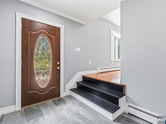 4th image of 651 Floyd St