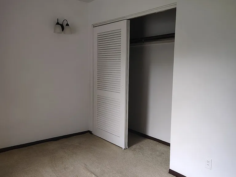 120 Vernon Ave #9 — Photo 6