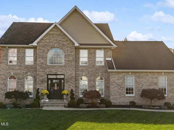 9 Oneill Dr, Moosic, PA 18507