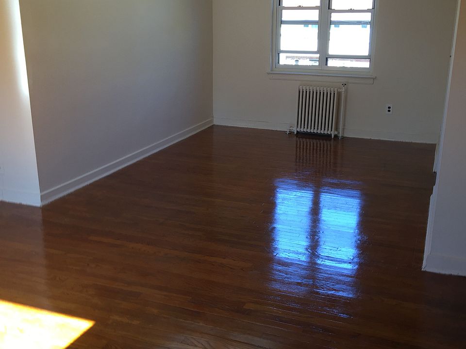2nd image of 134 Dulles Dr #1SR