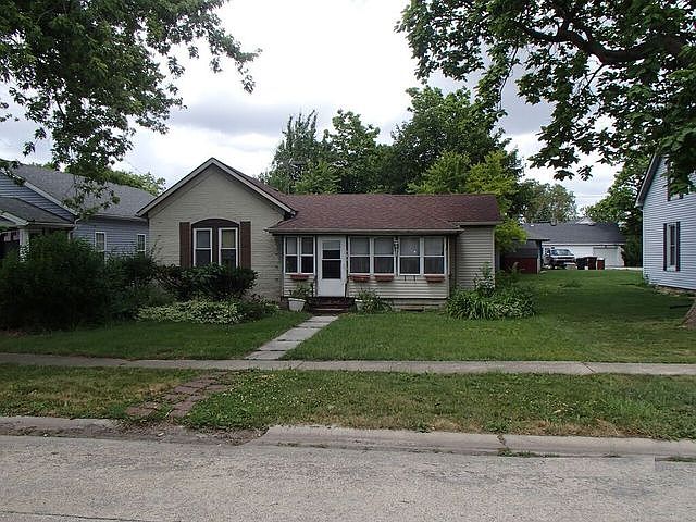 1st image of 121 E Crawford St