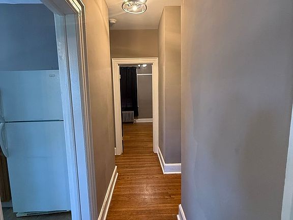 4th image of 20 Cottage Pl #6