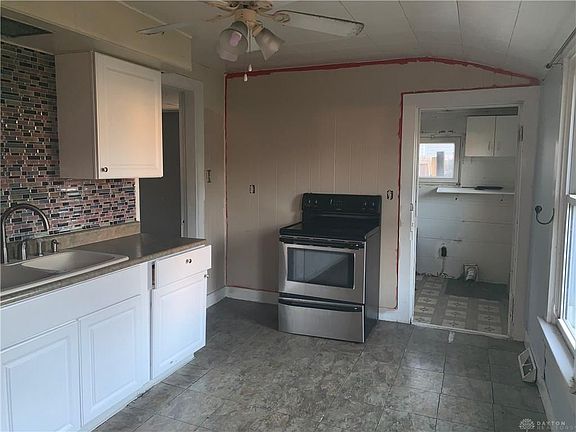 4th image of 410 Linden Ave