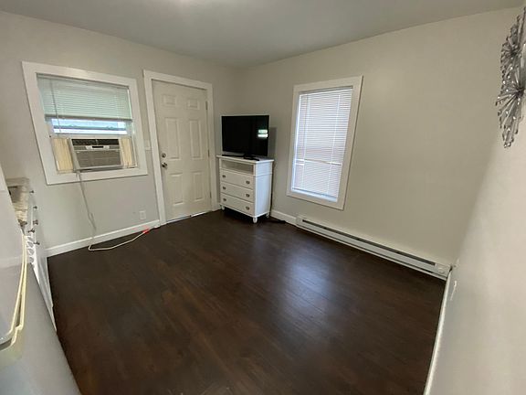 2nd image of 33 Ashworth Ave #4