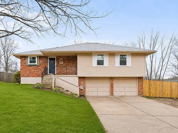 310 SE Shamrock Ln, Blue Springs, MO 64014