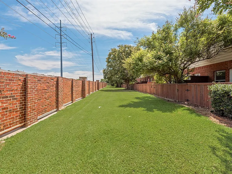 4541 Woodsboro Ln — Photo 22