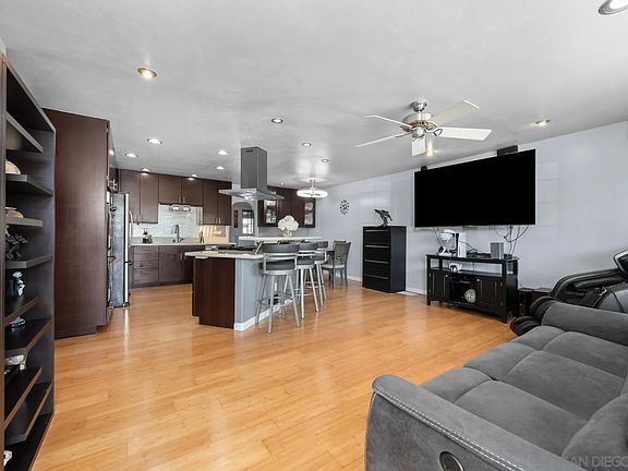 3rd image of 1165 Monserate Ave