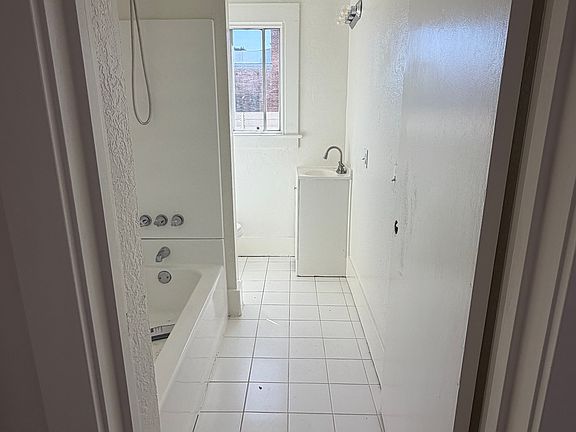 5th image of 20 Brooks Ave APT 301