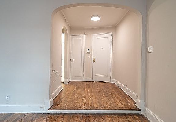 4th image of 322 E 55th St #A