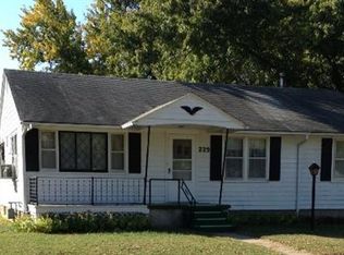 229 E 2nd St, Chapman, KS 67431