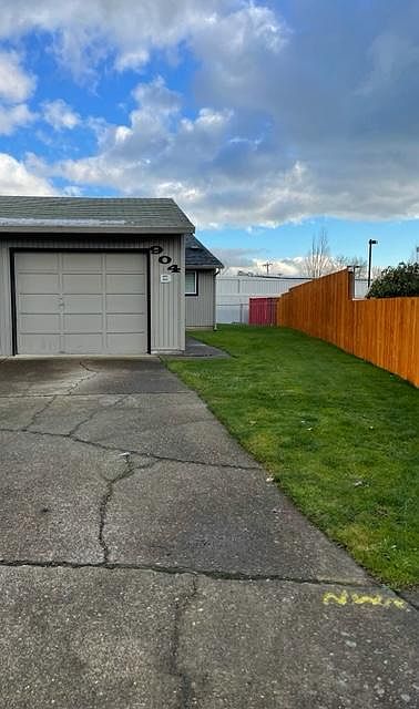 904 B Filbert Court - Single Car Garage