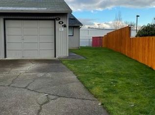 904B N Filbert Ct, Newberg, OR 97132