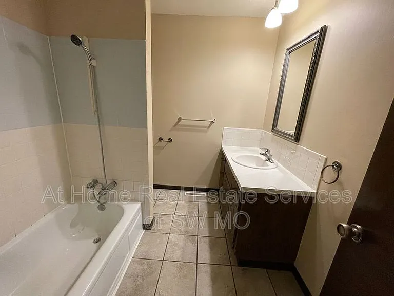 1359 S John Ave — Photo 7