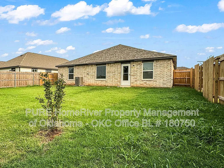 2516 Rosewood Ln — Photo 17