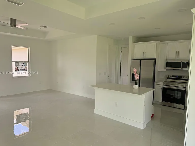 2044 Crawford North Ave — Photo 4