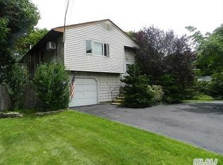 959 John Ave, Bayport, NY 11705