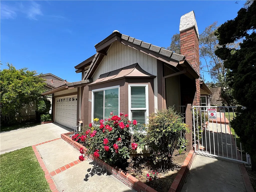3 bed, 2.5 bath, 1858 sqft, $4,800 — Photo 3