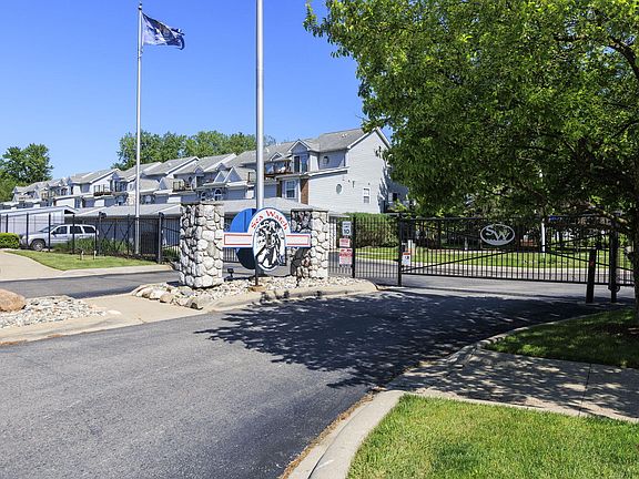 3rd image of 37868 Jefferson Ave