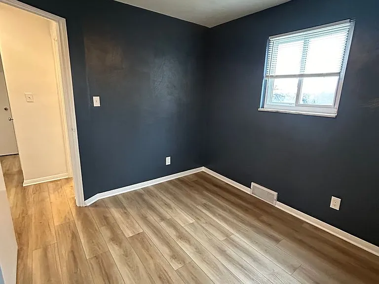 506 Crescent Boulevard Ext — Photo 40