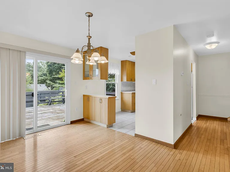 606 Northcliffe Dr — Photo 10
