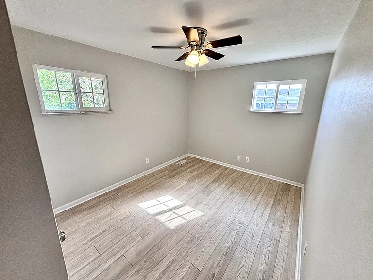 120 Willow Dr — Photo 11