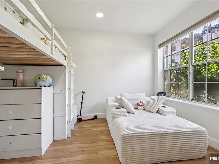 400 Crown Ct #561 — Photo 13