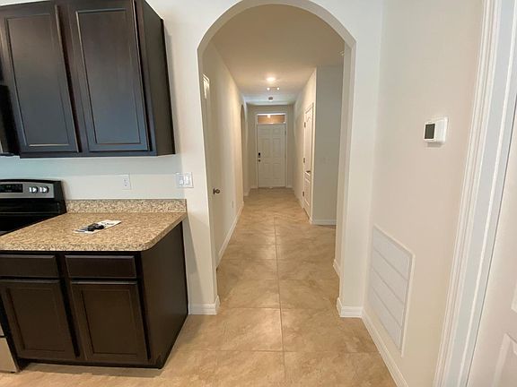 3rd image of 429 Squires Grove Dr