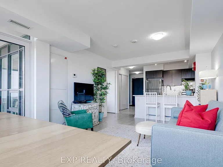 8 Trent Ave #410 — Photo 4
