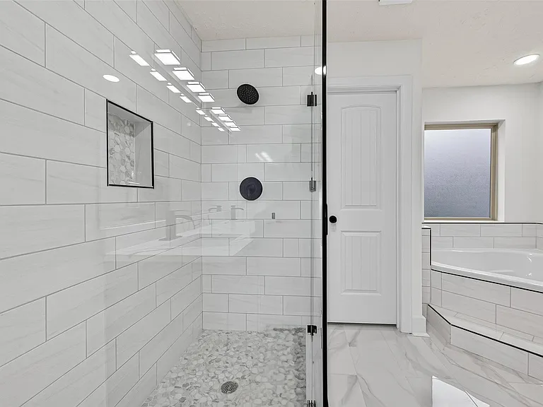 3006 Golden Hills Ln — Photo 38