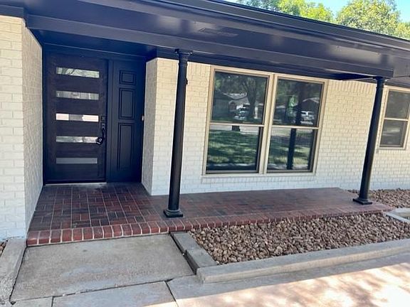 3rd image of 2701 Palmetto Dr
