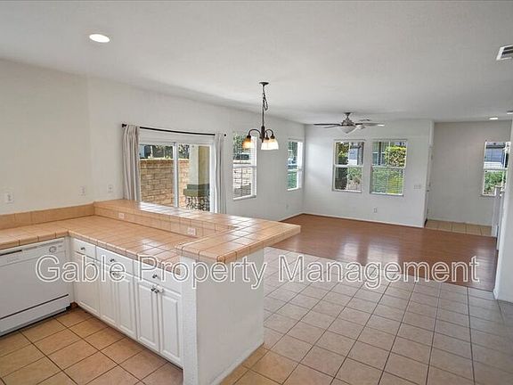 4th image of 27366 Dearborn Dr
