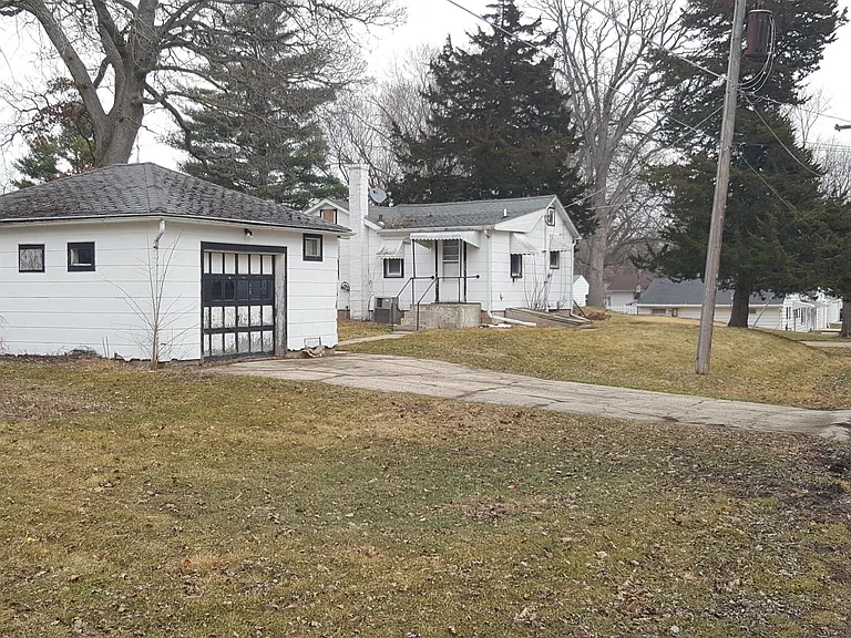 S 16th Ave — Photo 1