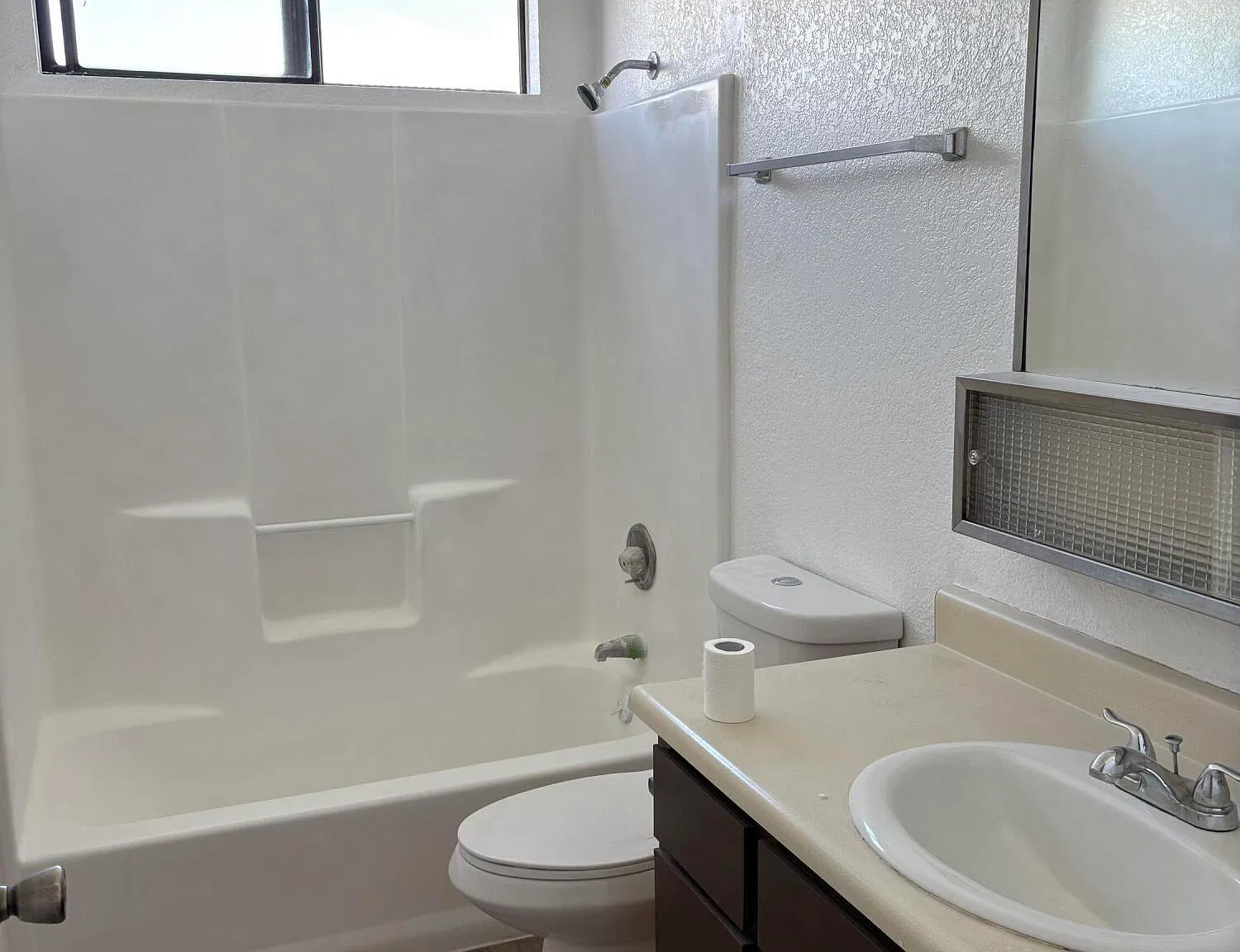 2 bed, 1.0 bath, 831 sqft, $1,395 — Photo 3