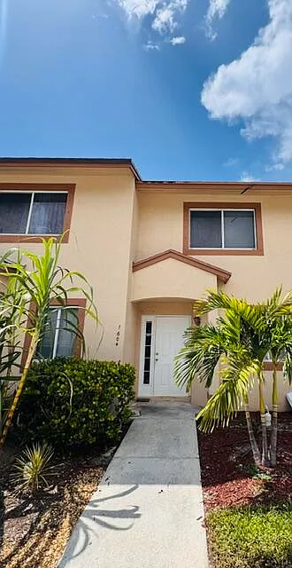3 bed, 2.5 bath, 1296 sqft, $2,700 — Photo 1