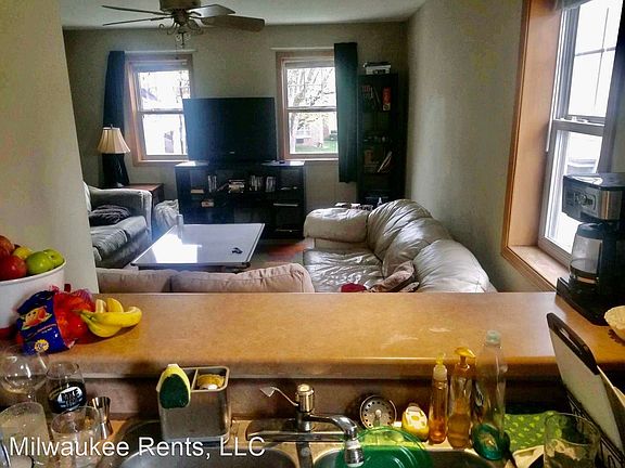 4th image of 2929 N Bartlett Ave #B