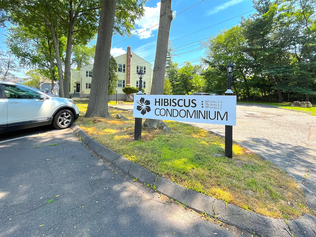 Hibiscus Condominium - 75 Hibiscus St #1