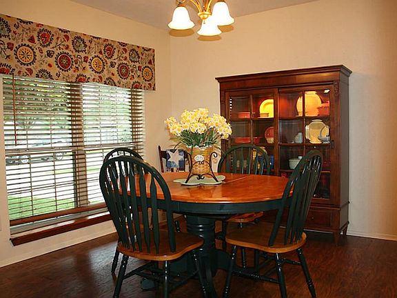 5th image of 6221 Woodvale Dr