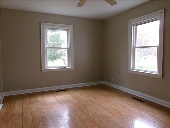 5th image of 420 Schofield Street