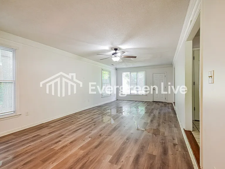 7392 Woodshire Rd — Photo 3