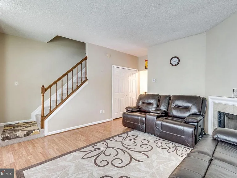 3018 McMaster Ct — Photo 4