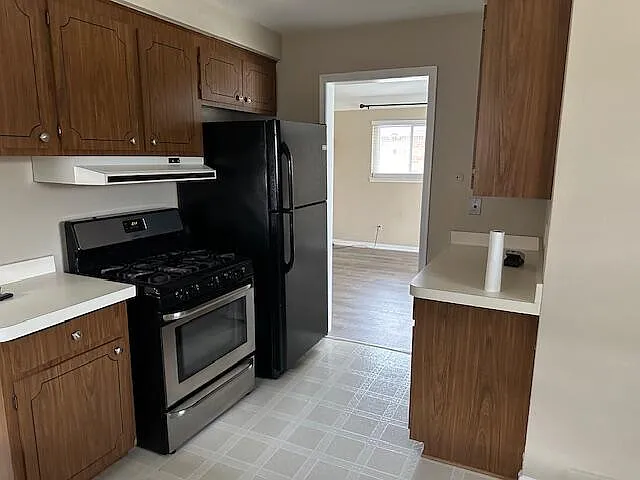 18547 Hillcrest St — Photo 32