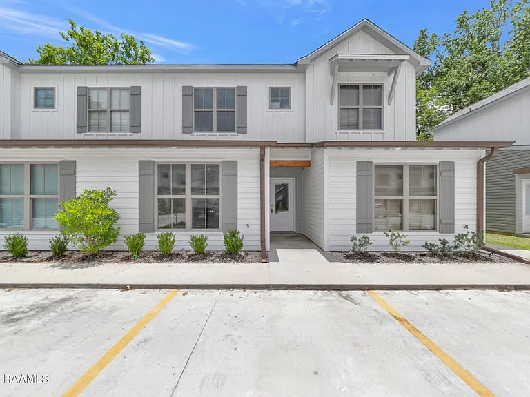 102 Oak Plains Aly — Photo 1