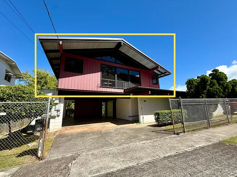 Upstairs unit with separate entrance and one assigned parking space in the desirable Moanalua Gardens neighborhood.
