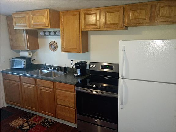 5th image of 3514 Woodend Ave