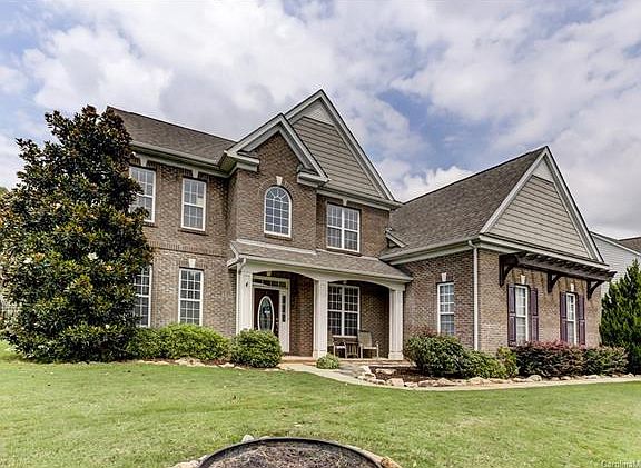 2nd image of 715 Springwood Dr