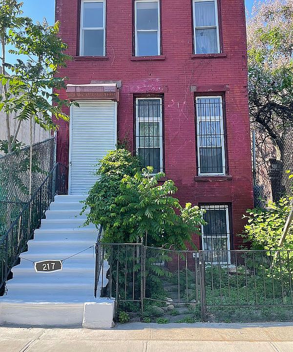 1st image of 217 Kosciuszko St