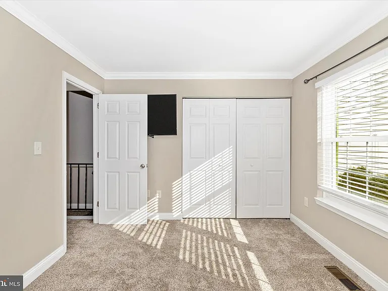 557 Lancaster Pl — Photo 11