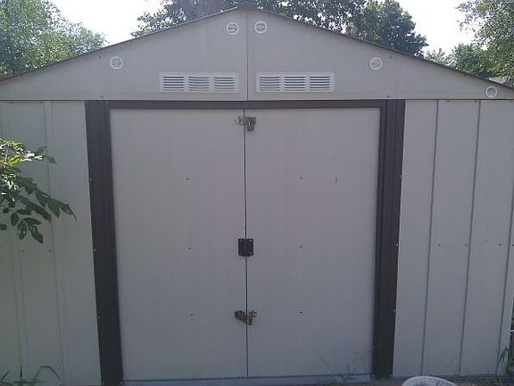 10X10 locking shed on slab